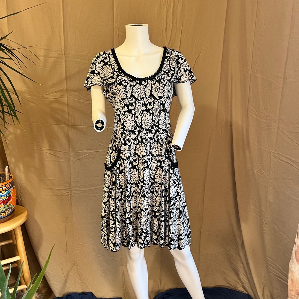Max Studio black and white party dress size small.